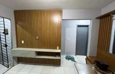 Imagem: A casa possui 2 Dormitórios, 2 Banheiros, 1 Vaga na garagem