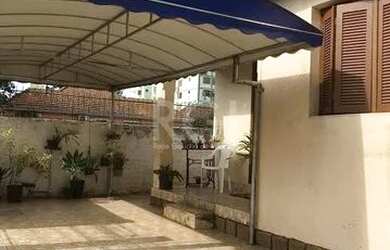 Imagem: A casa possui 4 Dormitórios, 2 Banheiros, 1 Vaga na garagem