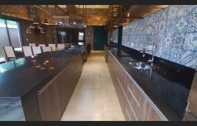 Imagem: A casa em condomínio possui 4 Dormitórios, 5 Banheiros, 2