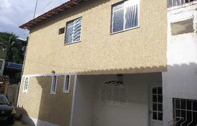 Imagem: A casa possui 3 Dormitórios, 2 Banheiros, 1 Vaga na garagem