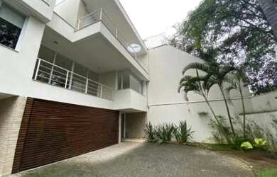 Imagem: A casa em condomínio possui 4 Dormitórios, 5 Banheiros, 4