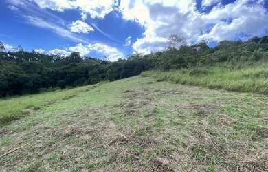 Imagem: O terreno possui 600m² de Área e está localizado em Centro