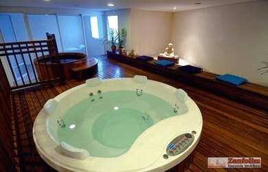 Imagem: O apartamento possui 3 Dormitórios, 2 Banheiros, 2 Vagas na