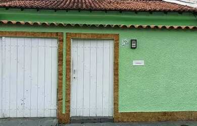 Imagem: A casa possui 2 Dormitórios, 1 Banheiro, 1 Vaga na garagem