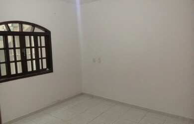 Imagem: A casa possui 1 Dormitório, 1 Banheiro, 70m² de Área e está