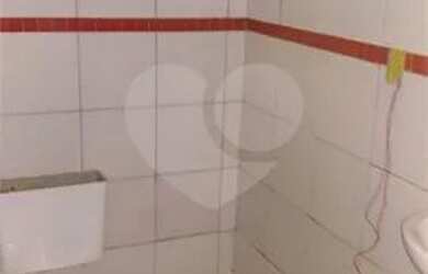 Imagem: O depósito possui 4 Vagas na garagem, 256m² de Área e está