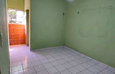 Imagem: A casa possui 2 Dormitórios, 2 Banheiros, 1 Vaga na garagem