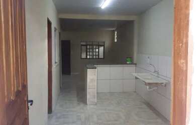 Imagem: A casa possui 2 Dormitórios, 1 Banheiro, 1 Vaga na garagem