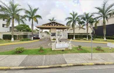 Imagem: A casa em condomínio possui 4 Dormitórios, 3 Banheiros, 2