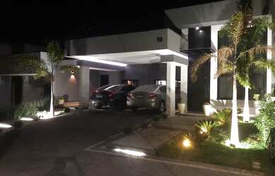 Imagem: A casa em condomínio possui 3 Dormitórios, 1 Banheiro, 4 Vagas