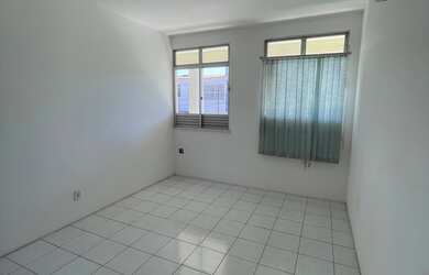 Imagem: A casa possui 5 Dormitórios, 4 Banheiros, 5 Vagas na garagem