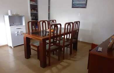 Imagem: A casa possui 3 Dormitórios, 1 Banheiro, 4 Vagas na garagem