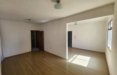 Imagem: O apartamento possui 3 Dormitórios, 1 Banheiro, 1 Vaga na garagem