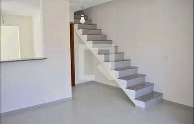 Imagem: A casa possui 2 Dormitórios, 3 Banheiros, 1 Vaga na garagem