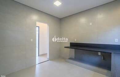 Imagem 13: Casa residencial com 3 suítes disponível para venda no bairro Laranjeiras...