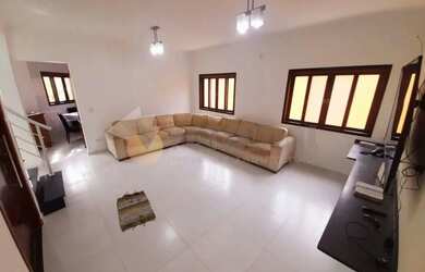 Imagem: A casa possui 3 Dormitórios, 2 Banheiros, 3 Vagas na garagem