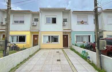 Imagem: A casa possui 3 Dormitórios, 2 Banheiros, 2 Vagas na garagem