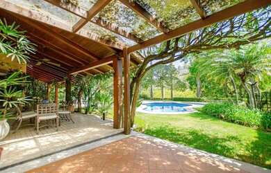 Imagem 5: Casa à venda e para alugar em Santana de Parnaíba, Alphaville, com 4...