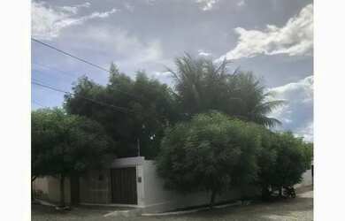 Imagem: A casa possui 1 Dormitório, 1 Banheiro, 180m² de Área e