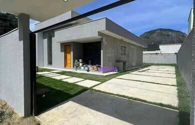 Imagem: A casa possui 3 Dormitórios, 4 Banheiros, 5 Vagas na garagem