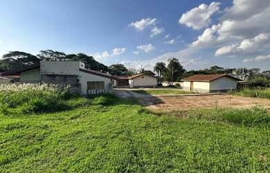 Imagem: A casa em condomínio possui 5 Dormitórios, 5 Banheiros, 5