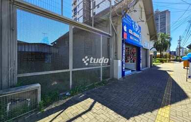 Imagem: O depósito para alugar possui 3 Vagas na garagem, 177m² de