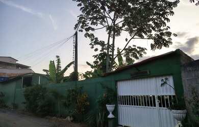 Imagem: A casa possui 4 Dormitórios, 3 Banheiros, 1 Vaga na garagem