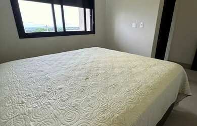 Imagem: A casa em condomínio possui 4 Dormitórios, 5 Banheiros, 4