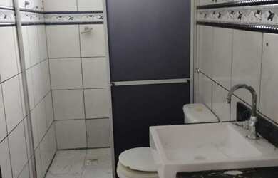 Imagem: A casa possui 4 Dormitórios, 2 Banheiros, 2 Vagas na garagem