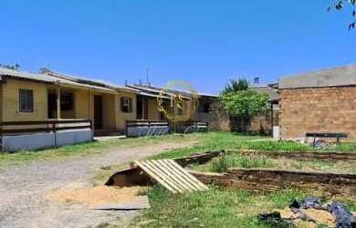 Imagem: A casa possui 2 Dormitórios, 1 Banheiro, 4 Vagas na garagem