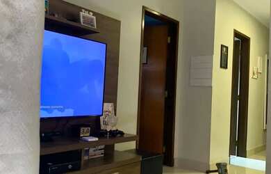 Imagem: A casa possui 3 Dormitórios, 2 Banheiros, 2 Vagas na garagem