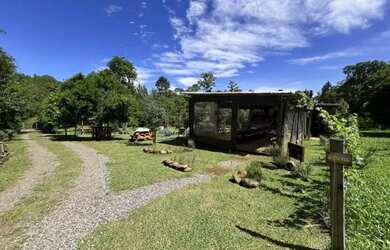 Imagem: A fazenda possui 100m² de Área e está localizado em Lagos