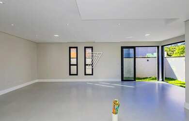 Imagem 2: Casa moderno com três suítes-duas vagas cobertas-duas churrasqueiras