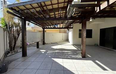 Imagem: A casa em condomínio possui 4 Dormitórios, 5 Banheiros, 3