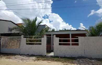 Imagem: A casa possui 3 Dormitórios, 2 Banheiros, 3 Vagas na garagem