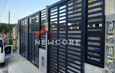 Imagem: A casa possui 2 Dormitórios, 1 Banheiro, 2 Vagas na garagem