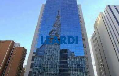 Imagem: O depósito possui 5 Vagas na garagem e 542m² de Área e está