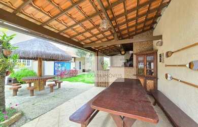 Imagem: A casa possui 2 Dormitórios, 2 Banheiros, 3 Vagas na garagem