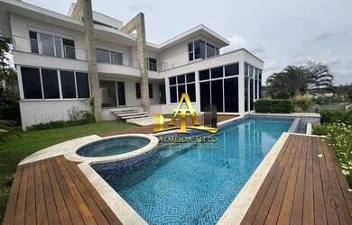 Imagem: A casa em condomínio possui 5 Dormitórios, 5 Banheiros, 5