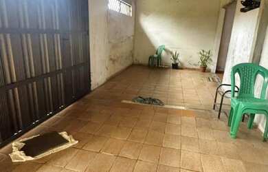 Imagem: A casa possui 4 Dormitórios, 3 Banheiros, 1 Vaga na garagem