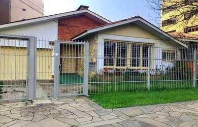 Imagem: A casa possui 3 Banheiros, 2 Vagas na garagem, 350m² de Área