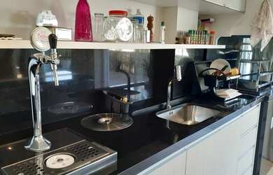 Imagem: A casa possui 3 Dormitórios, 4 Banheiros, 4 Vagas na garagem