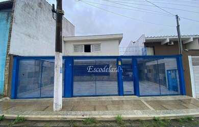 Imagem: A casa possui 4 Dormitórios, 4 Banheiros, 5 Vagas na garagem