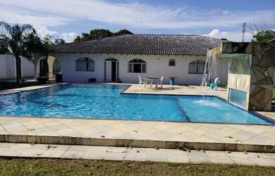 Imagem: A casa em condomínio possui 4 Dormitórios, 4 Banheiros e 5