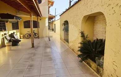 Imagem: A casa possui 2 Dormitórios, 5 Banheiros, 5 Vagas na garagem