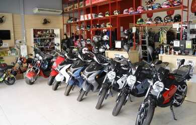 Imagem: O depósito possui 5 Vagas na garagem, 341m² de Área e está