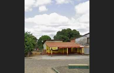 Imagem: A casa possui 4 Dormitórios, 2 Banheiros, 1 Vaga na garagem