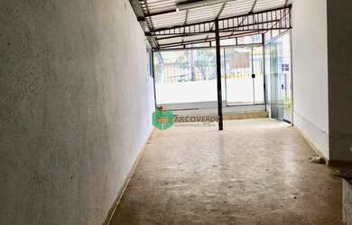 Imagem: O depósito possui 5 Vagas na garagem e 250m² de Área e está