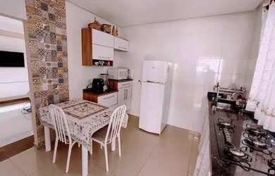 Imagem: A casa possui 2 Dormitórios, 1 Banheiro, 1 Vaga na garagem