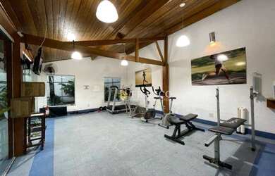 Imagem: O apartamento possui 3 Dormitórios, 1 Banheiro, 2 Vagas na